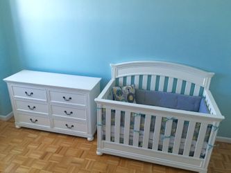 Convertible Crib bed and Dresser childrens baby toddler furniture