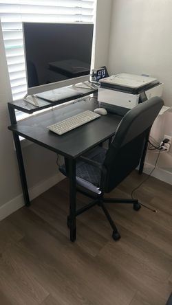 Desktop table