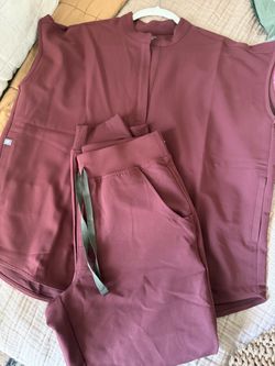 FIGS scrub set