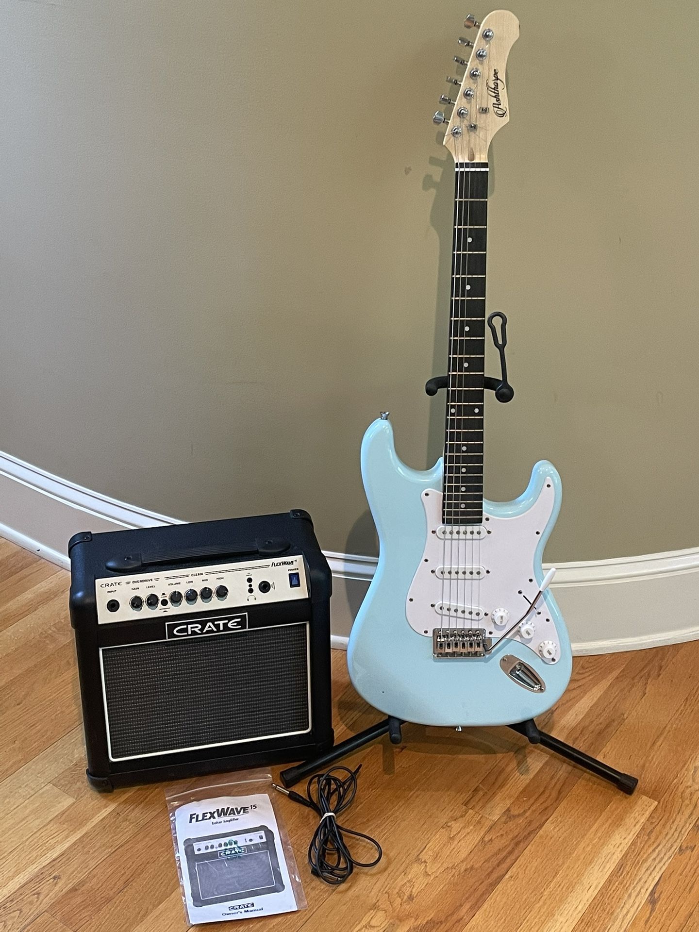 Strat Style Electric Guitar w/15 watt Amp & Cord