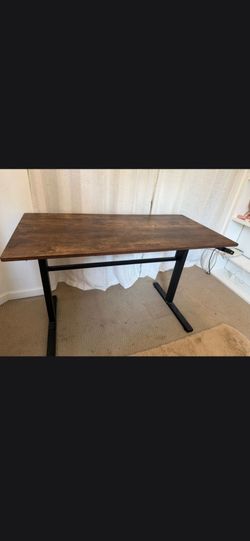 Height adjustable Desk works and looks amazing