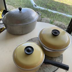 Vtg Club Ware Aluminum 2 Quart, and  other one is 3/1/2 QT Harvest Gold Sauce Pan Pot with Lid