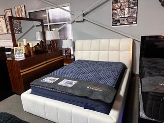Beautiful cream bed! 🚨🔥 Easy Financing!