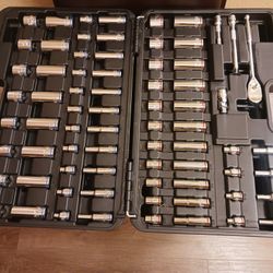 QUINN 3/8 in. Drive SAE and Metric Master Socket Set, 72-Piece