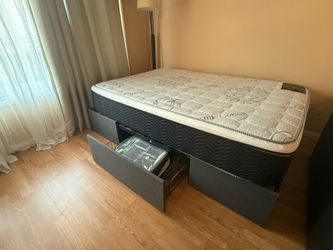 Like New: Twin platform base and mattress