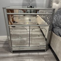 2 Mirrored Nightstands and Dresser 
