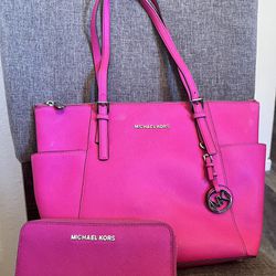 Hot Pink Michael Kors tote bag for Sale in Albuquerque, NM - OfferUp