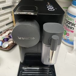 Nespresso Original Lattissima One by Delonghi  Shadow Black