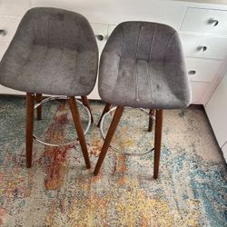 Counter height stools walnut legs. Seats do Need cleaning or reupholstered. Price is Each