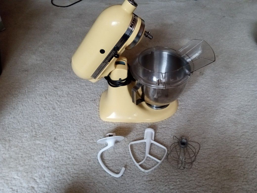 KitchenAid KSM90 300W Ultra Power Stand Mixer Vintage Cookware for Sale in Los Angeles, CA - OfferUp
