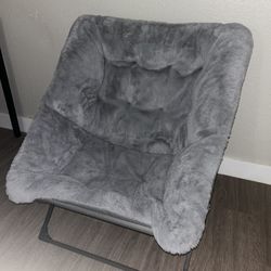FLUFFY LOUNGE CHAIR