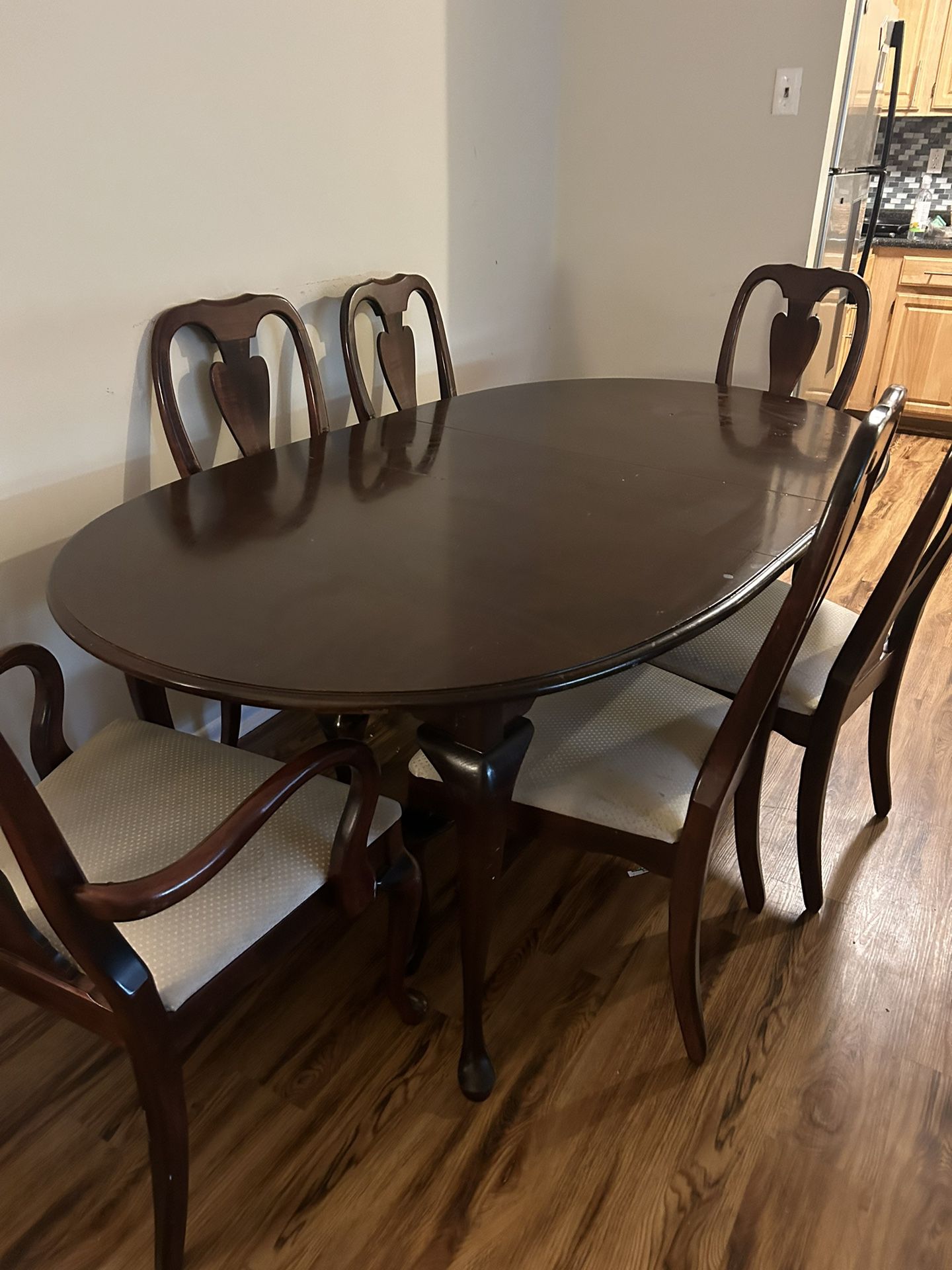 Dining Room table &6 Chairs 