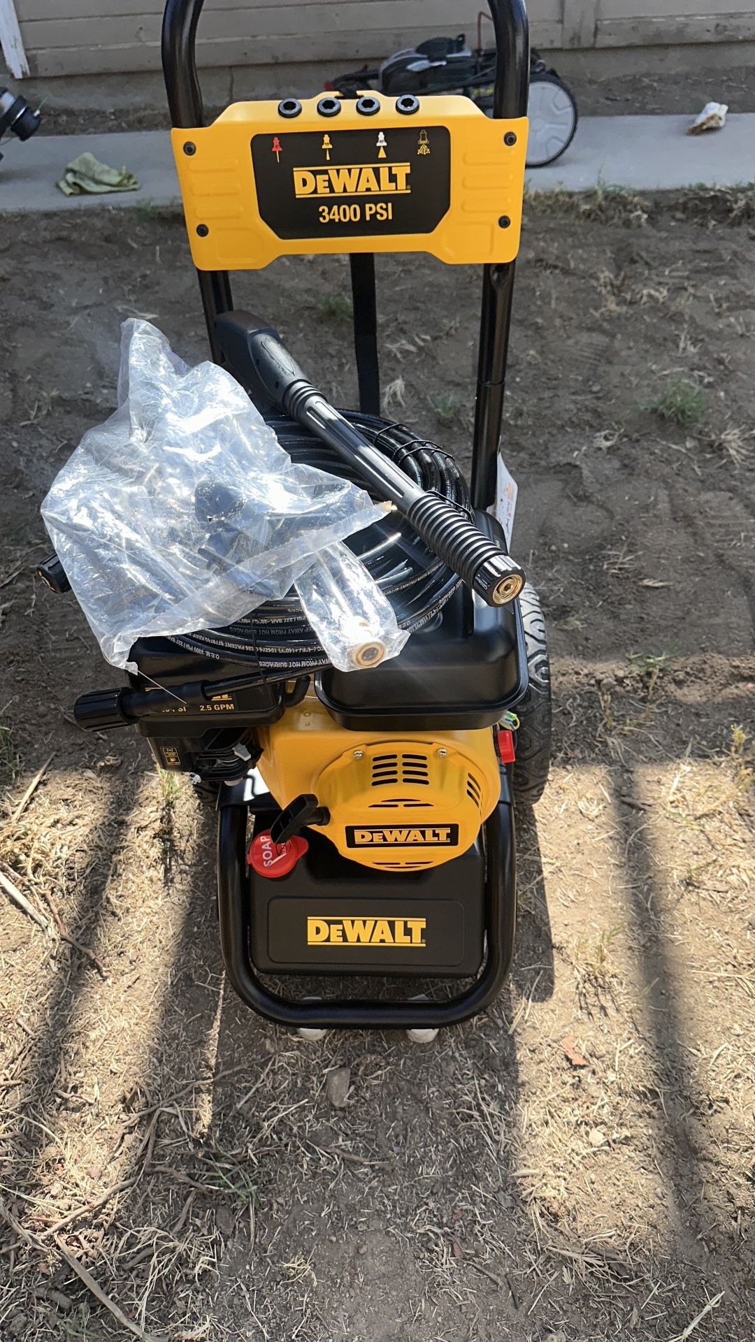DEWALT 3400 PSI 2.5 GPM Gas Cold Water Pressure Washer with DeWalt 210 Engine