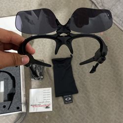 512 Oakley Thump for Sale in Austin, TX - OfferUp