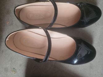 Girls' dress shoes