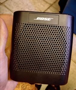 Premium BOSE Sound link portable BT system.
