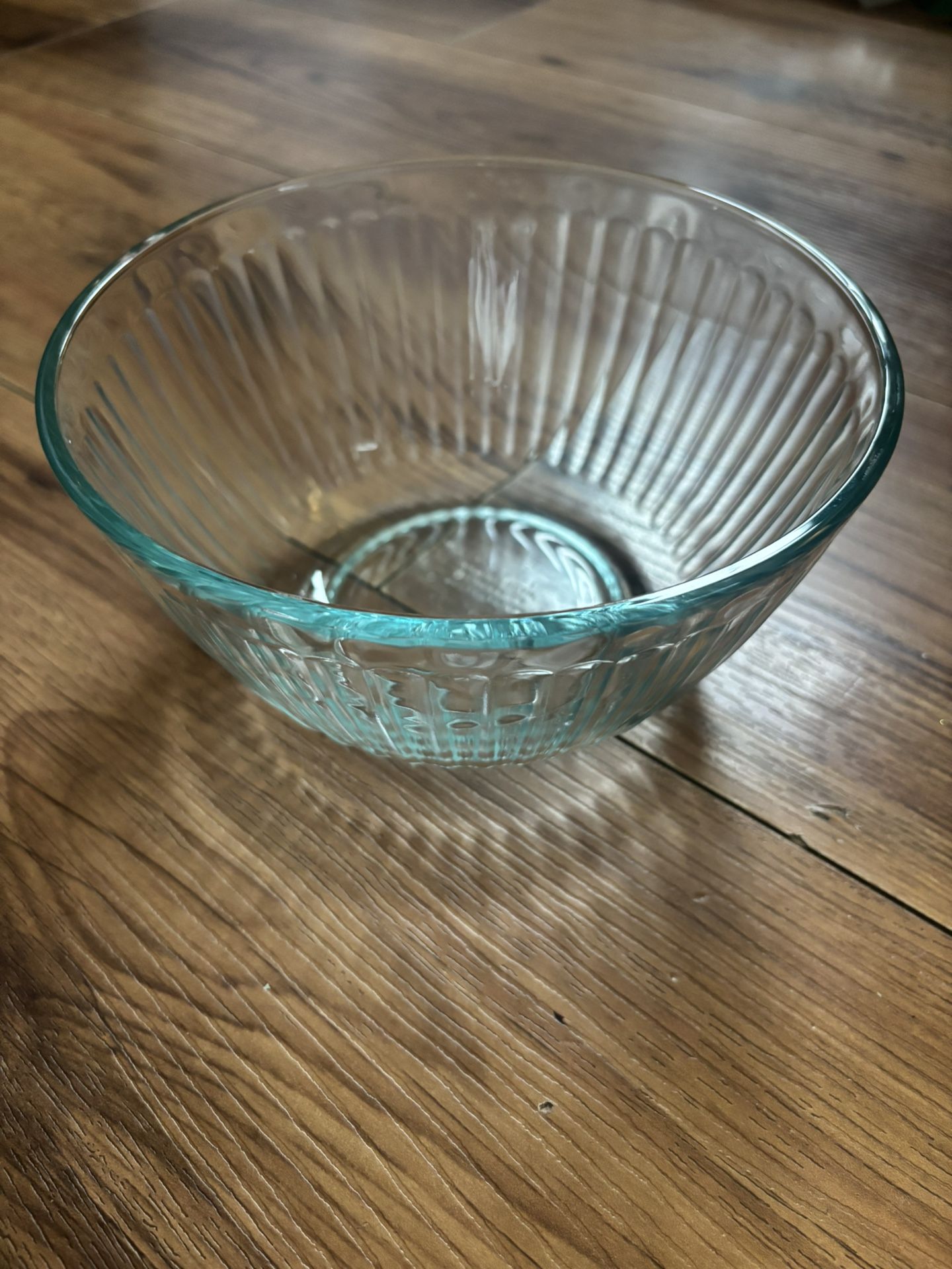 Vintage Pyrex Sculpted mixing bowl 