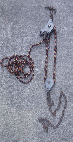Block and Tackle Pulley System with Rope and Chain