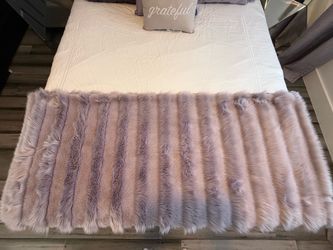 Faux Fur Laveder Throw