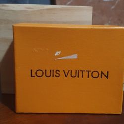 Louis Vuitton Gray Checker Men's Wallet Gently Used