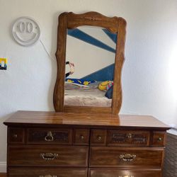 Dresser With Mirror 