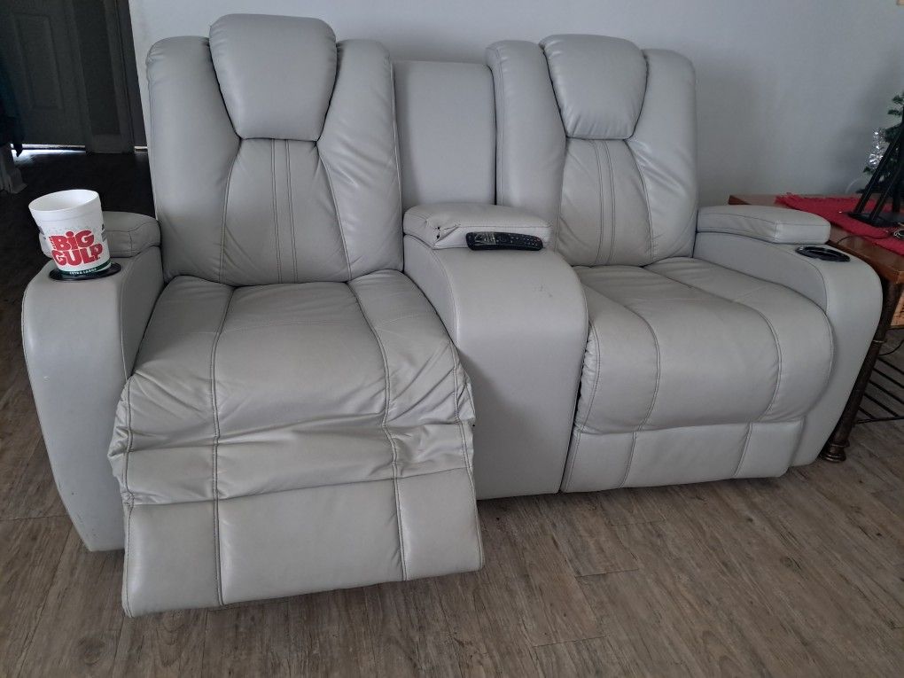 LOVE SEAT RECLINER (AVAILABLE MAY 30, 2025)