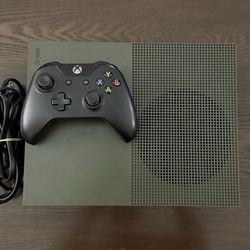 Xbox One S 1TB Limited Edition (Army Green) + Controller