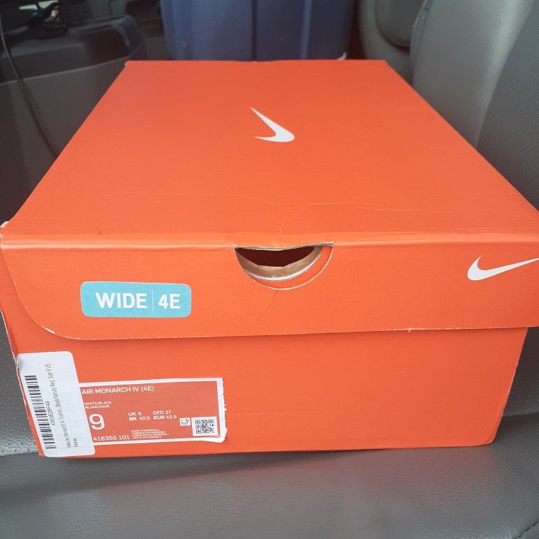 Nike Shoes Number 9 Wide New