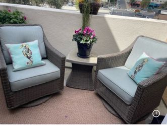 Sincerely 2-swivel chairs with table