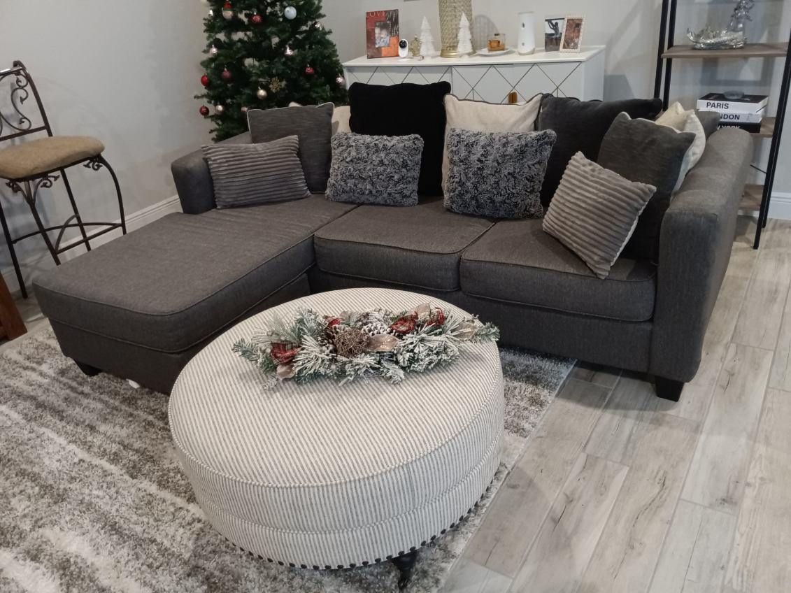 Sectional Couch / Chaise