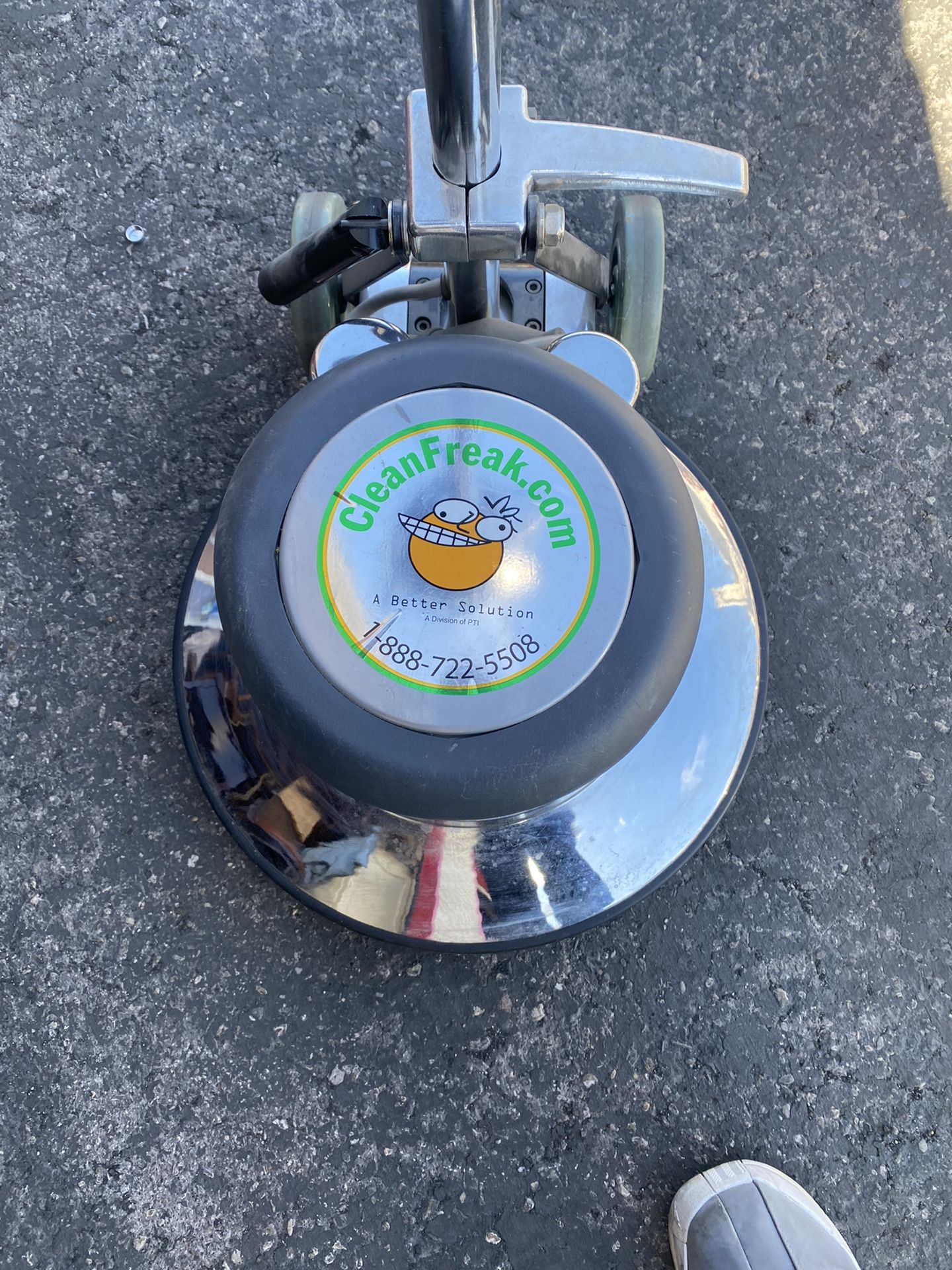Clean freak 17 Inch Floor buffer great condition 5-17 Inch And3-20 Inch Pads included $499 or best offer