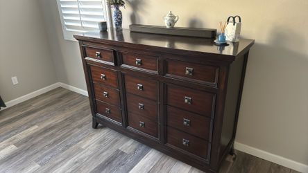 Dresser