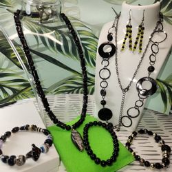 #1862, LOT VTG BLACK COLLECTION, 6 ITEMS, GREAT CONDITION
