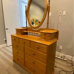  13-Drawer Dresser with Oval Mirror
