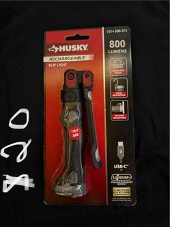Husky Rechargeable 800-Lumen Flip Light