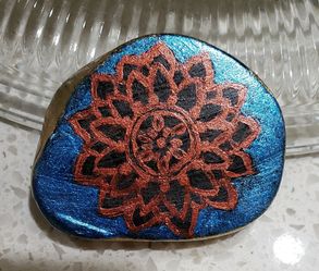 Cool stone paperweight 🗿🌸