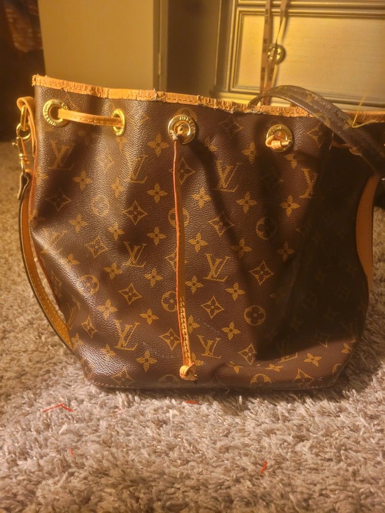 LOUIS VUITTON Purse
