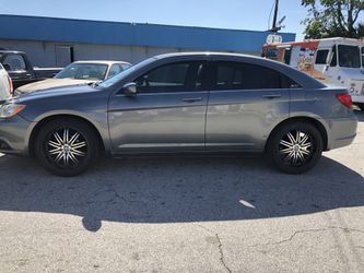 2013 Chrysler 200
