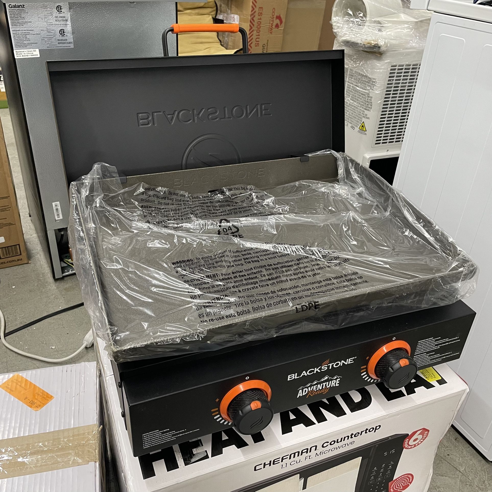 Blackstone Adventure Ready 2-Burner 22" Propane Griddle with Hard Cover in Black