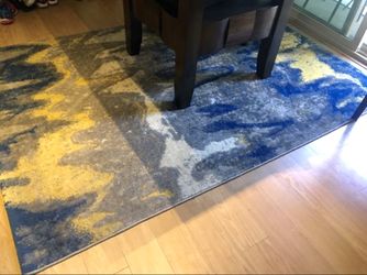 Modern Area Rug 5 x 7 (Ashley Furniture)