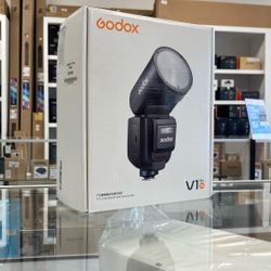 Godox V1 Pro N  (6/18)