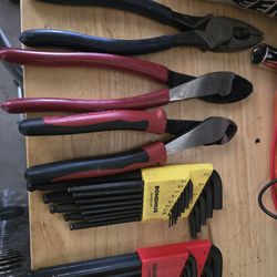 3 Klein tools cutters 2 pair of Alan's standard and metrics