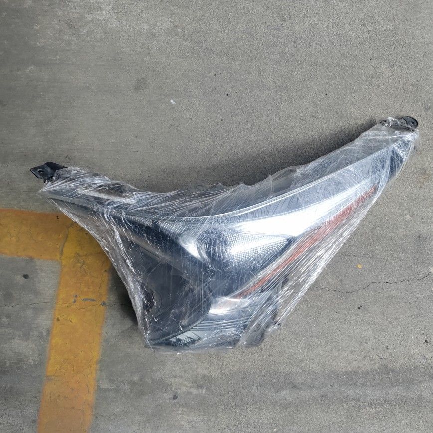 Toyota Prius Headlight 