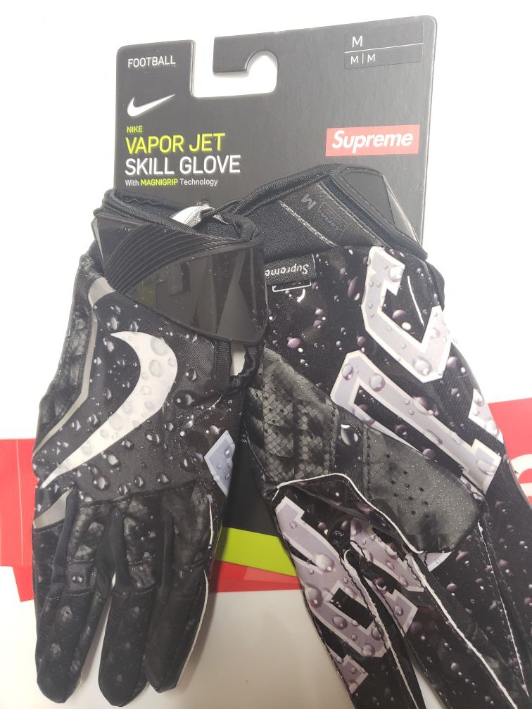 Supreme x Nike vapormax football gloves size M - Depop