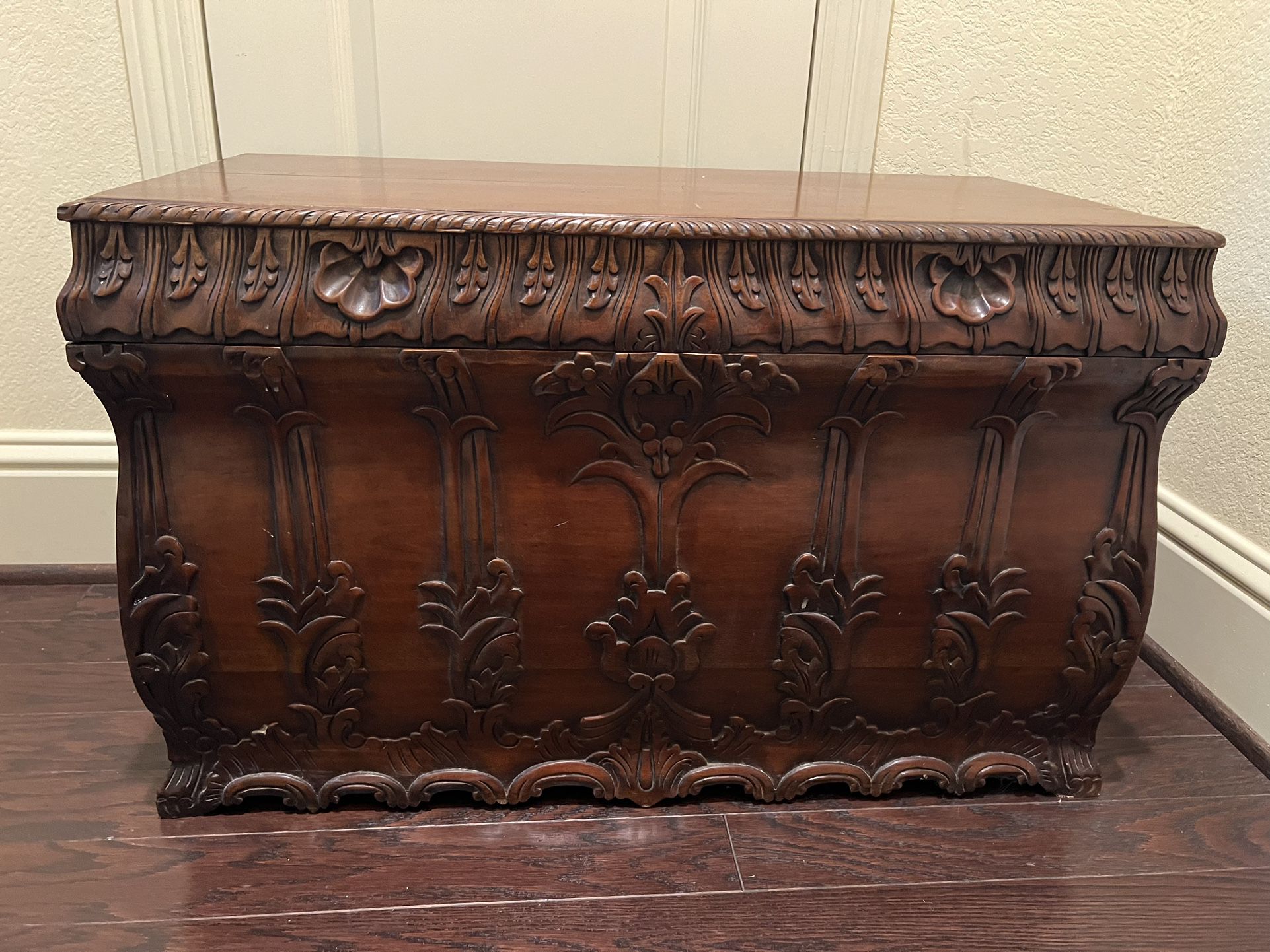 1930 Vintage Chest With Removable Tray 