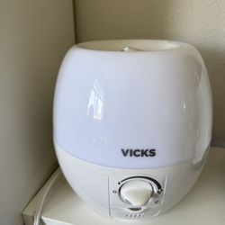 VICKS 3-in-1 Sleepy Time Humidifier/Diffuser/Night-Light w/7 Soothing LED Colors