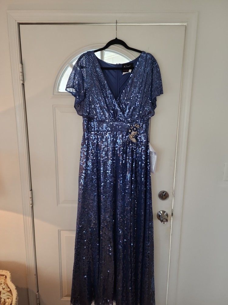 Mac Duggal
Sequin A Line Gown