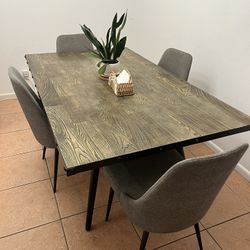 Wood And Metal Dinning Table With 4 Chairs