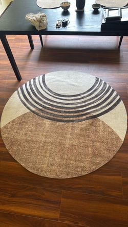 Round Area Rug with Stripe Pattern