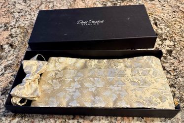 David Donahue Sterling formal set champagne-colored floral jacquard All Silk Cummerbund and Bow Tie